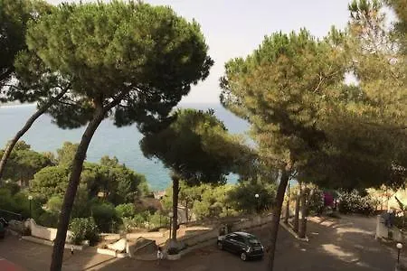 Baia Imminens Mari Copanello