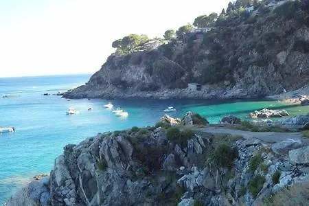 Baia Imminens Mari * Copanello
